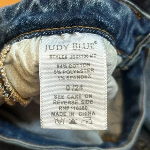 Judy Blue Boyfriend Fit Distressed Denim Jeans size 0/24 - Picture 9 of 11